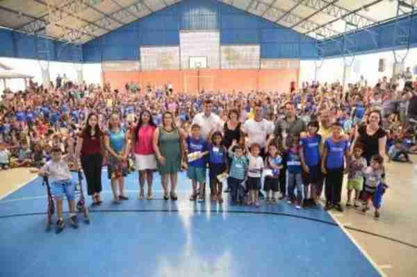 Prefeitura-e-Saae-entregam-camisetas-do-Educa-Água-para-cerca-de-18-mil-alunos-da-Rede.jpg