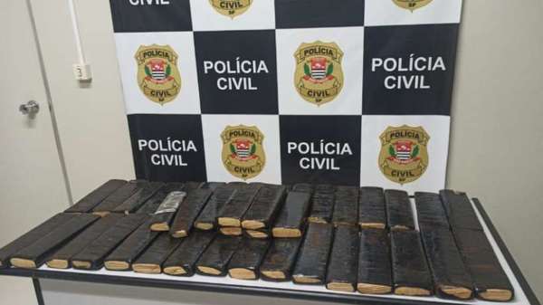 Dupla é presa com 30 Kg de maconha após perseguição policial