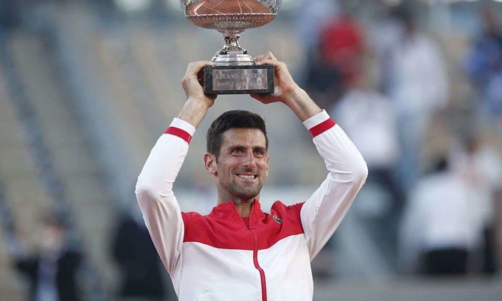 Djokovic vence Tsitsipas e é campeão de Roland Garros