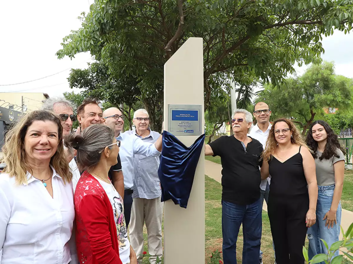 Prefeitura entrega duas novas praças no Jardim Adhemar de Barros