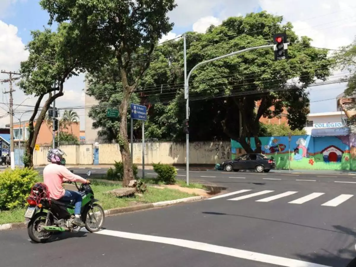 Emdec ativa semáforos inteligentes em cruzamento