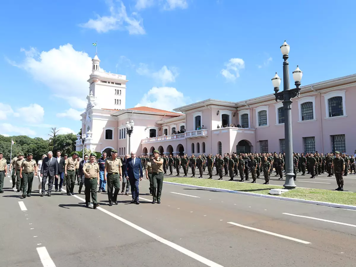 Prefeito prestigia cerimônia de posse de novos alunos da EsPCEx