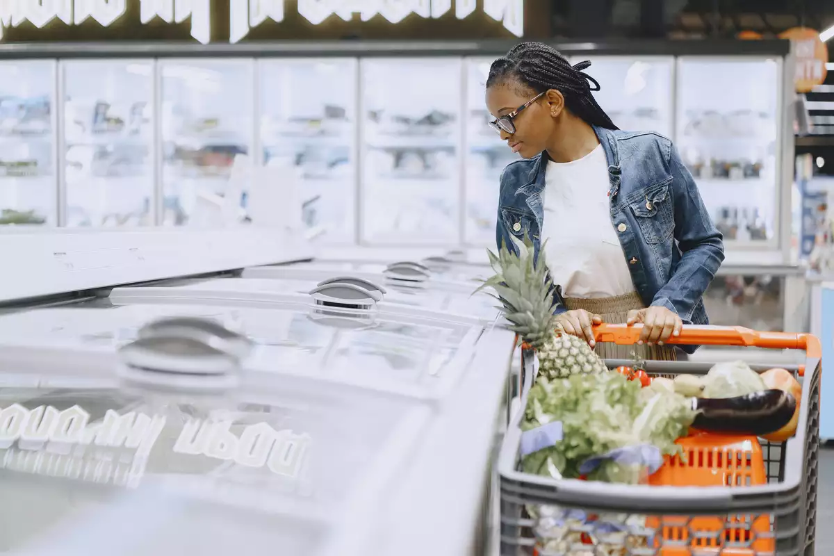 Servidores recebem salário e vale-alimentação nesta sexta-feira