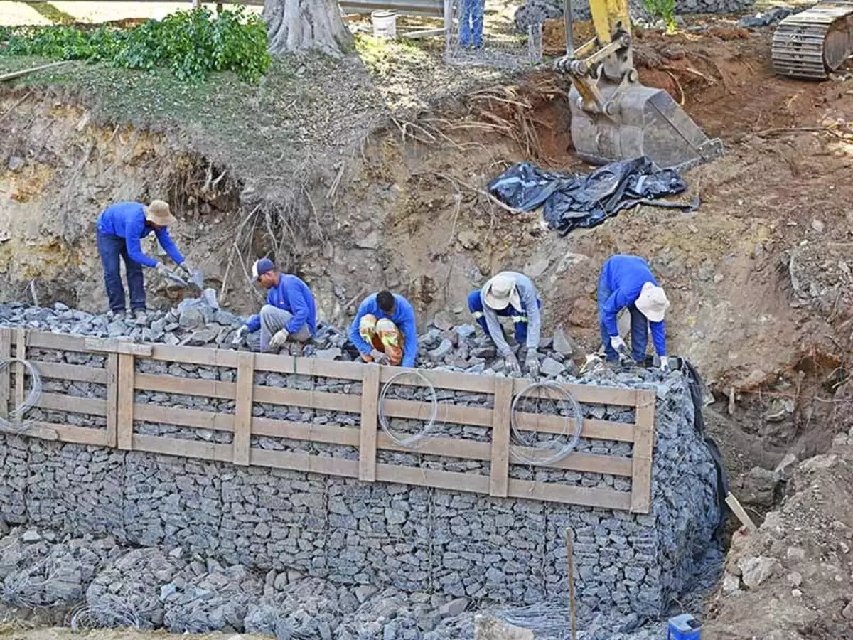 Construção de gabiões avançam 300m em córregos