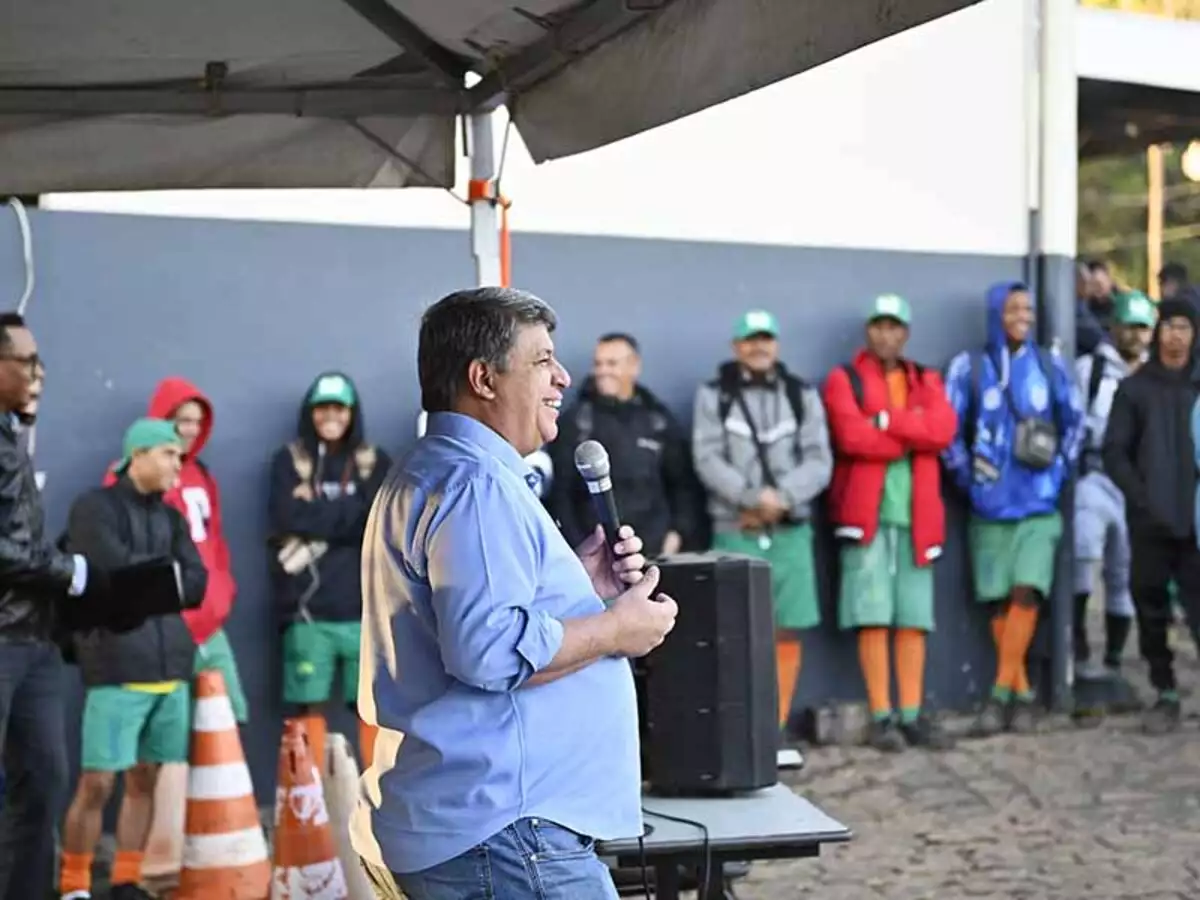 Prefeito em exercício participa de confraternização pelo Dia do Gari